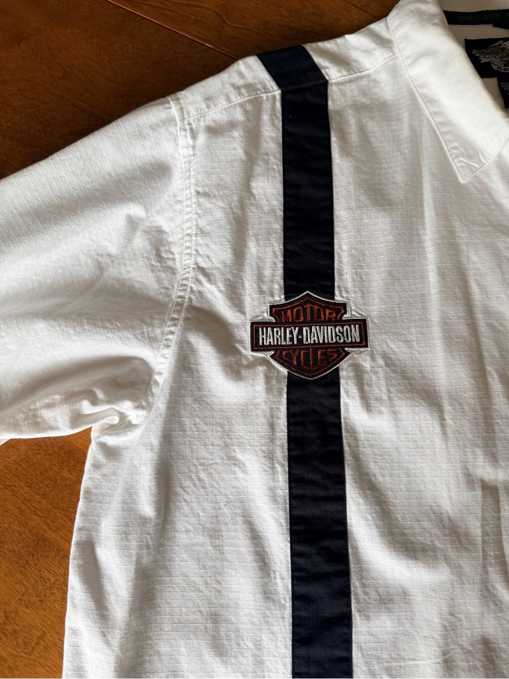 Harley-Davidson Men's White Short-Sleeve Button-Up Shirt with Black Stripe - Picture 2 of 8